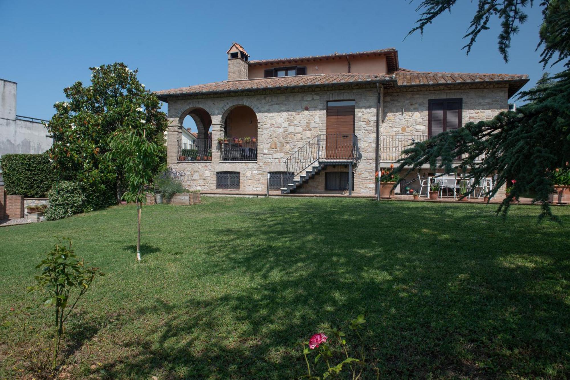 Dolce Alba Bed & Breakfast Montecastrilli ภายนอก รูปภาพ